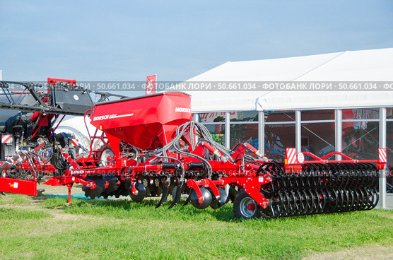 Культиватор Horsch на выставке сельхозтехники "День поля 2025" в Волгоградской области. Редакционное фото, фотограф Тамара Селиванова / Фотобанк Лори