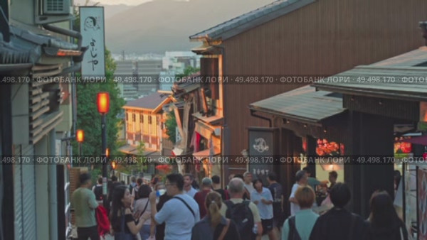 Kyoto, Japan - Sep 24 2024, 4k, panoramic view of street Kiyomizu-Zaka with many souvenir shops, tourists walking to temple of Pure Water Kiyomizu Dera, whose pagoda visible in distance, Kyoto, Japan. Редакционное видео, видеограф Сергей Богомяко / Фотобанк Лори