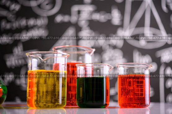 Laboratory glassware with liquids of different color. Стоковое фото, агентство Ingram Publishing / Фотобанк Лори