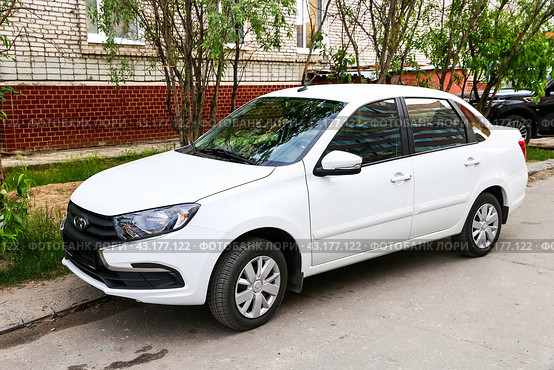 Lada Granta (2019 год). Редакционное фото, фотограф Art Konovalov / Фотобанк Лори