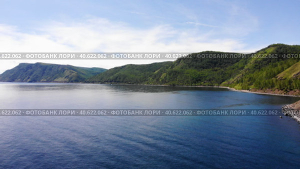 Lake Baikal on a sunny summer day. An old arched tunnel in the rock, a railway along the shore. Beautiful summer landscape. Озеро Байкал в солнечный летний день. Старый сводчатый туннель в скале, железная дорога вдоль берега. Прекрасный летний пейзаж. Стоковое видео, видеограф Виктория Тельминова / Фотобанк Лори