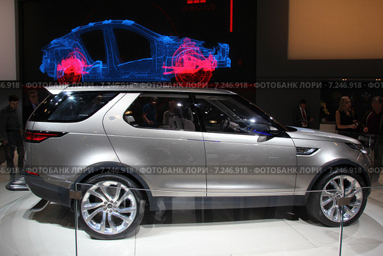 LAND ROVER DISCOVERY VISION на автосалоне в Москве (2014 год). Редакционное фото, фотограф Владимир Тучин / Фотобанк Лори