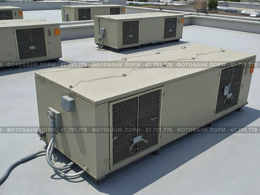 Large Beige Air Conditioning Units Sit Atop a Commercial Building Under a Bright Sky. Стоковое AI-изображение, AI-художник Sergey Grishin / Фотобанк Лори
