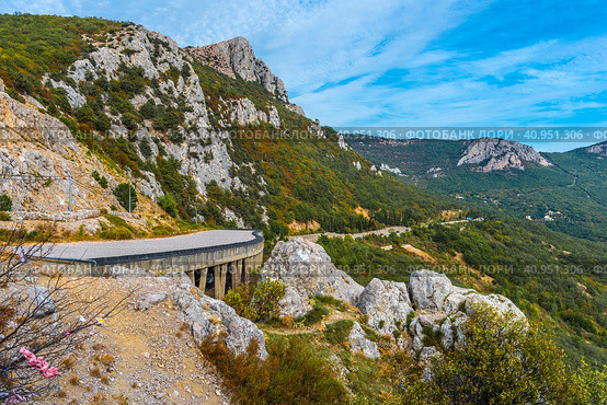 Laspi mountain pass, view of tunnel and Garin Mikhailovsky cliff, Стоковое фото, фотограф Анна Кривицкая / Фотобанк Лори