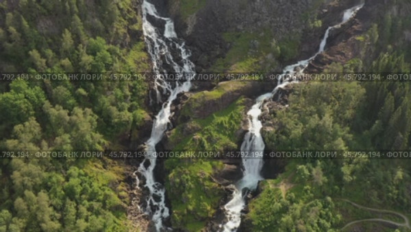 Latefossen is one of the most visited waterfalls in Norway and is located near Skare and Odda in the region Hordaland, Norway. Consists of two separate streams flowing down from the lake Lotevatnet. (2019 год). Стоковое видео, видеограф Андрей Армягов / Фотобанк Лори