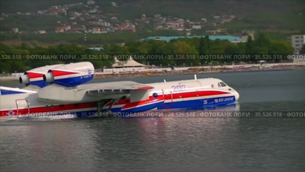Launching of an amphibious aircraft  Самолёт БЕ 200 предназначен для использования в сложных ситуациях для тушения пожаров и перевозки людей и техники (2021 год). Редакционное видео, видеограф Владимир Ушаров / Фотобанк Лори