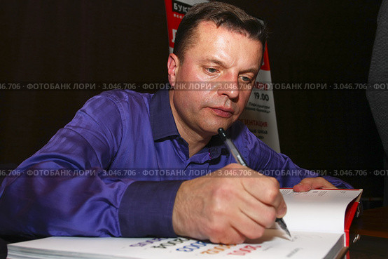 Лауреат премии ТЭФИ, журналист, телеведущий Леонид Парфёнов (2011 год). Редакционное фото, фотограф Александр Тарасенков / Фотобанк Лори