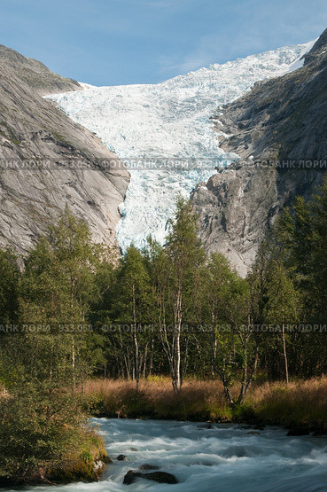 Ледник Бриксдаль (Briksdalsbreen) Стоковое фото, фотограф Роман Мухин / Фотобанк Лори