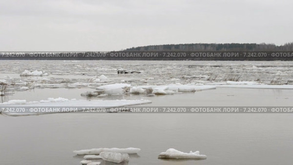 Ледоход на реке Оке. Стоковое видео, видеограф Александр Басов / Фотобанк Лори