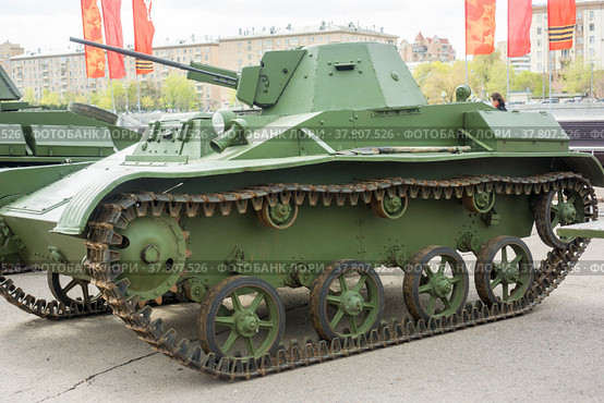 Легкий танк Т60 образца 1941 года. Выставка военной техники. Город Москва (2022 год). Редакционное фото, фотограф Владимир Макеев / Фотобанк Лори