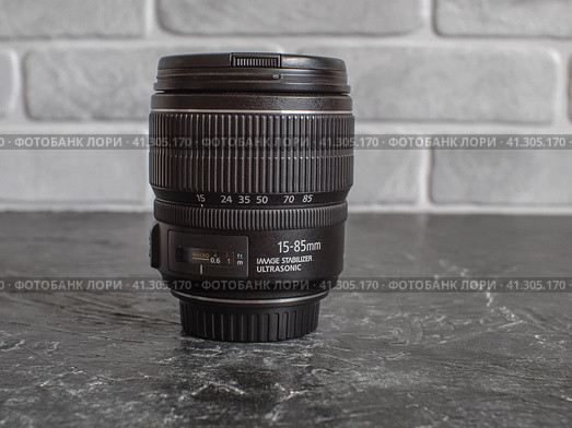 Lens with a focal length of 15-85mm F3, 5-5, 6 for the EF-S bayonet. Стоковое фото, фотограф Воловодов Владимир / Фотобанк Лори