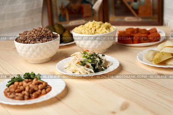 Lenten food on a wooden background symbolizes simplicity and humility, which help the believer focus on spiritual life in the days of Great Lent. Стоковое фото, фотограф Скрипачев Антон / Фотобанк Лори