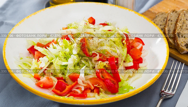 Light salad with fresh vegetables. Стоковое фото, фотограф Яков Филимонов / Фотобанк Лори