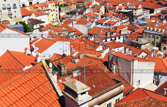 Lisbon cityscape, view of  the Alfama downtown. Стоковое фото, агентство Ingram Publishing / Фотобанк Лори