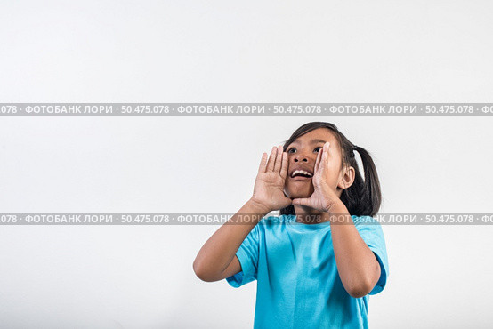 little girl acting Shout in studio shot. Стоковое фото, агентство Ingram Publishing / Фотобанк Лори
