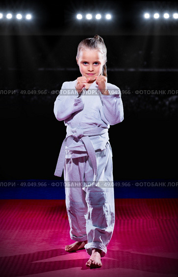 Little girl aikido fighter at sports hall. Стоковое фото, агентство Ingram Publishing / Фотобанк Лори