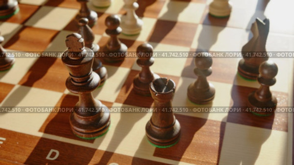 Long castling of the black chess king and rook during the game, stop motion. Стоковое видео, видеограф Андрей Журавлев / Фотобанк Лори