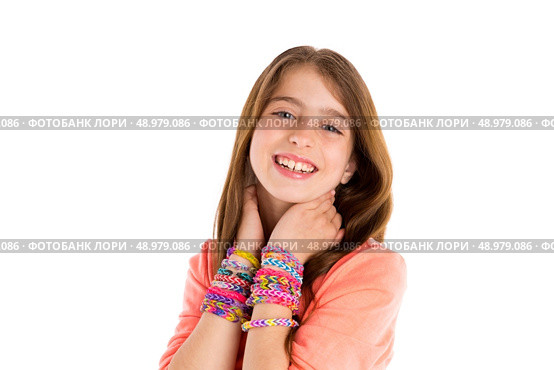 Loom rubber bands bracelets blond kid girl smiling hands in neck on white background. Стоковое фото, агентство Ingram Publishing / Фотобанк Лори