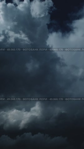 Lot of lightning during a thunderstorm. Стоковое видео, видеограф Михаил Коханчиков / Фотобанк Лори