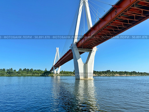 Low-angle view of the Murom cable-stayed bridge spanning the Oka River under a clear sky. Concept of: River navigation. Муромский вантовый мост через реку Ока. Редакционное фото, фотограф Ольга Петрова-Апостолова / Фотобанк Лори