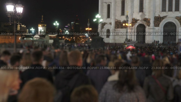 Люди расходятся после праздничного фейерверка. Москва. Стоковое видео, видеограф Vladimir Botkin / Фотобанк Лори