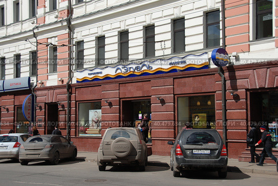 Магазин парфюмерии и косметики "Л'Этуаль". Лубянский проезд, 27/1. Тверской район. Город Москва (2010 год). Редакционное фото, фотограф lana1501 / Фотобанк Лори