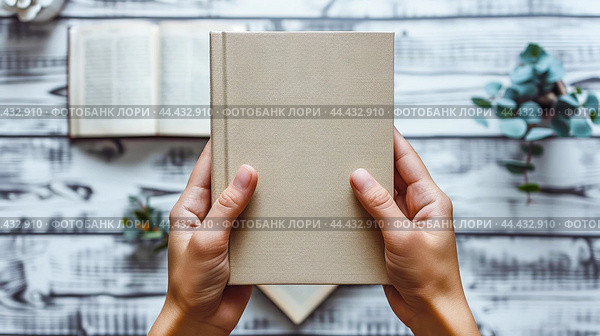 Макет обложки книги. Место для текста. Руки, держащие книгу, демонстрируют чистую обложку. Раскрытые книги располагаются на белом деревянном столе, создавая чистую и минималистичную эстетику. Стоковое AI-изображение, AI-художник Юлия Ильина / Фотобанк Лори