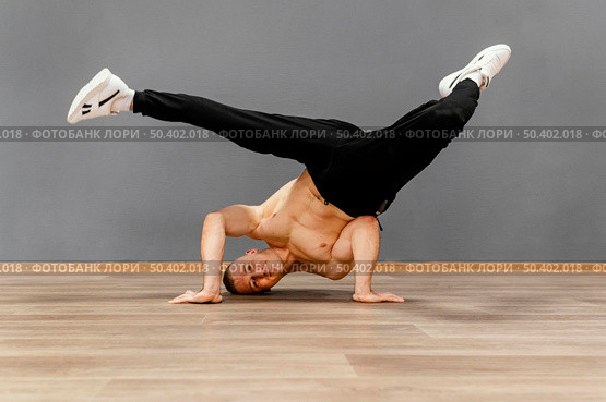 male breakdance performance 8. Стоковое фото, агентство Ingram Publishing / Фотобанк Лори