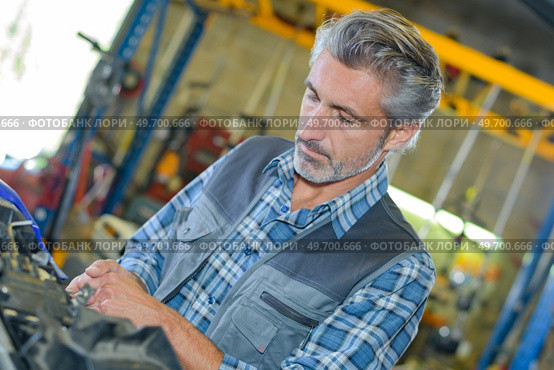 man and difficult problem to solve. Стоковое фото, агентство Ingram Publishing / Фотобанк Лори