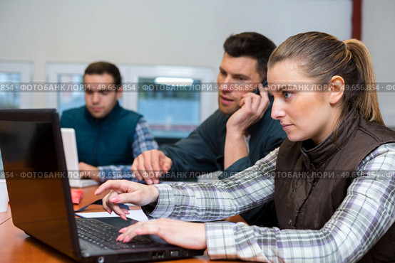 man and woman during apprenticeship. Стоковое фото, агентство Ingram Publishing / Фотобанк Лори