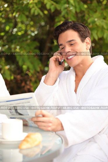Man enjoying a relaxing weekend at the spa. Стоковое фото, агентство Ingram Publishing / Фотобанк Лори