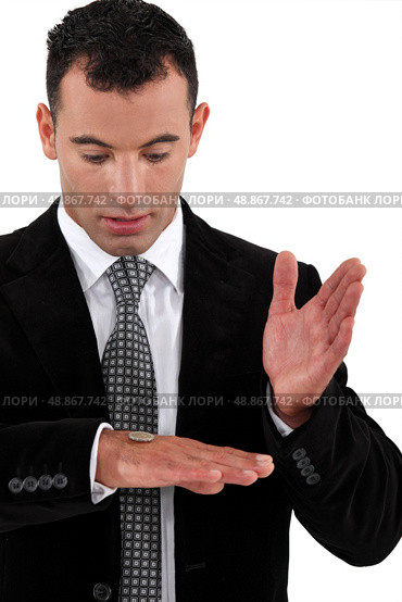 man flipping a coin. Стоковое фото, агентство Ingram Publishing / Фотобанк Лори