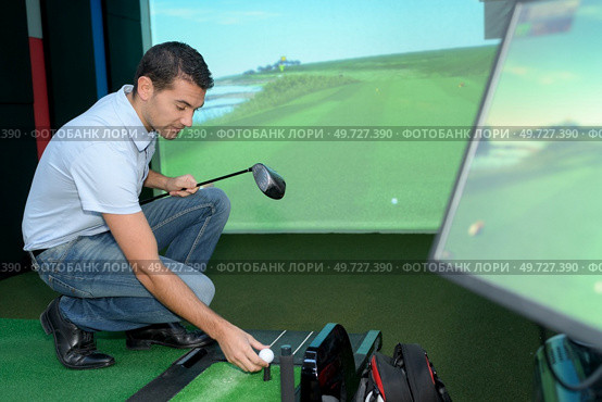 man ready to play video-game. Стоковое фото, агентство Ingram Publishing / Фотобанк Лори
