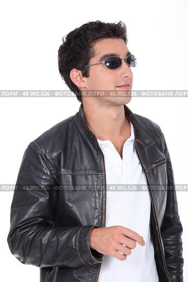 Man wearing leather jacket. Стоковое фото, агентство Ingram Publishing / Фотобанк Лори
