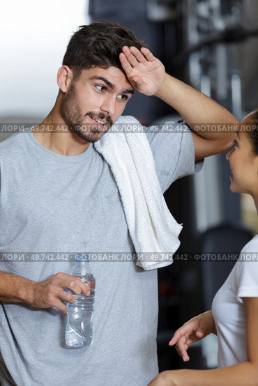 man wiping his sweat with his hand. Стоковое фото, агентство Ingram Publishing / Фотобанк Лори