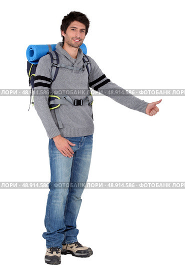 Man with backpack hitchhiking. Стоковое фото, агентство Ingram Publishing / Фотобанк Лори
