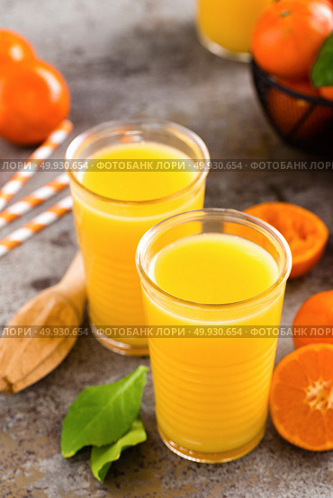 Mandarin orange juice. Refreshing summer drink. Fruit refreshment beverage. Стоковое фото, агентство Ingram Publishing / Фотобанк Лори