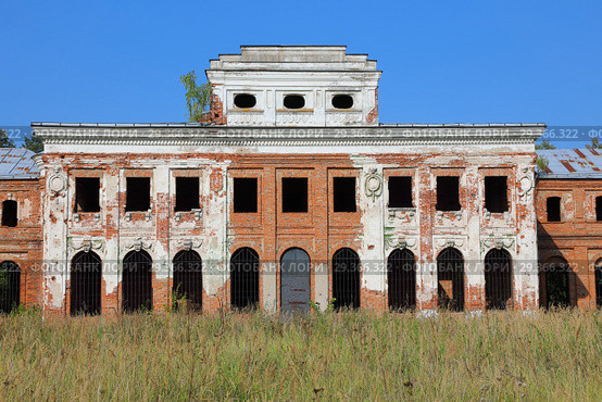 Manor Chernyshev in the village Yaropolets near Volokolamsk, Russia (2018 год). Редакционное фото, фотограф Алексей Кузнецов / Фотобанк Лори