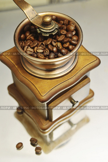 manual coffee grinder. Стоковое фото, агентство Ingram Publishing / Фотобанк Лори