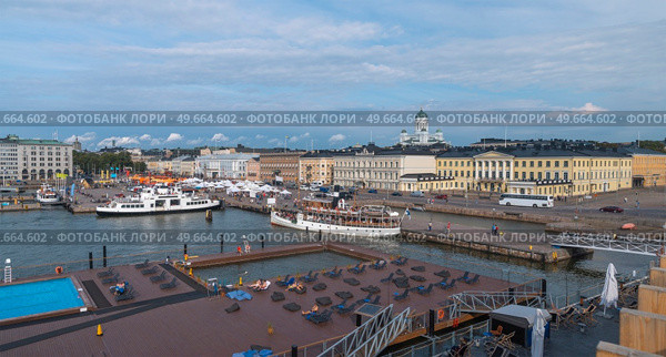 Market Square and Helsinki Presidential Palace. Finland. Стоковое фото, агентство Ingram Publishing / Фотобанк Лори
