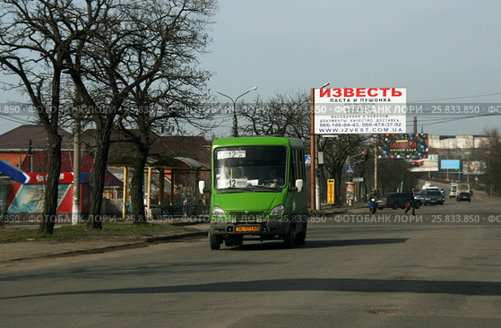 Маршрутное такси номер 12 (БАЗ 2215 "Дельфин"). Междугородный автовокзал - завод "Океан" (пр. Октябрьский, пр. Корабелов). Город Николаев, Украина, апрель 2013 года. Редакционное фото, фотограф Щеголева Ольга / Фотобанк Лори