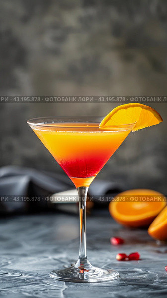 Martini With Orange Garnish on Rim. Стоковое AI-изображение, AI-художник Юлия Гапеенко / Фотобанк Лори
