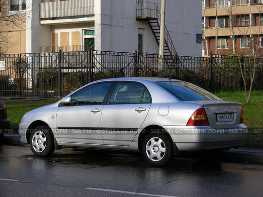 Машина стоит на дороге (2008 год). Редакционное фото, фотограф lana1501 / Фотобанк Лори