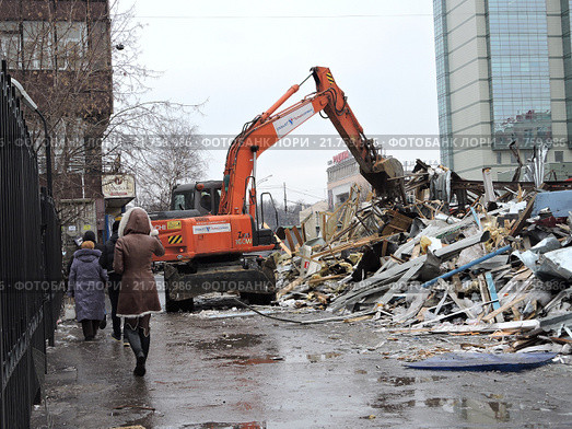 Масштабный снос незаконных торговых точек. Москва, 10.02.2016. Редакционное фото, фотограф lana1501 / Фотобанк Лори