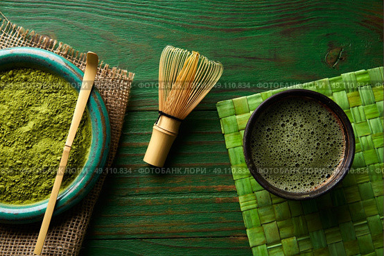 Matcha tea powder bamboo whisk chasen and spoon for japanese ceremony. Стоковое фото, агентство Ingram Publishing / Фотобанк Лори
