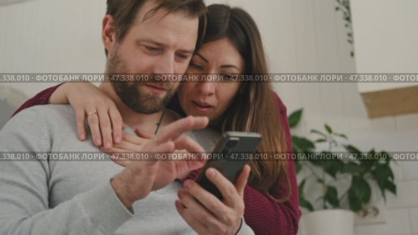 Mature couple hugging hugging each other kissing at home bedroom. Intimate Moment. Tender embrace shared between a loving middle age man and woman, husband and wife. Deep love. Low key, cinematic. Стоковое видео, видеограф Марина Демидюк / Фотобанк Лори