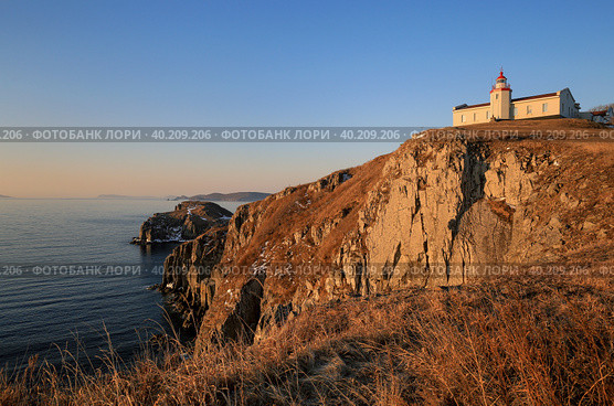 Маяк Бюссе на мысе Брюса, Приморский край (2023 год). Стоковое фото, фотограф Римма Тельнова / Фотобанк Лори