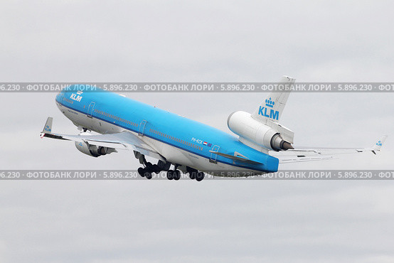McDonnell Douglas Md-11 авиакомпании KLM на взлёте (2013 год). Редакционное фото, фотограф Александр Тарасенков / Фотобанк Лори