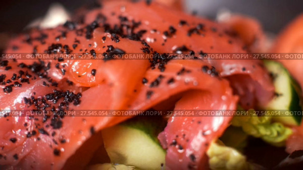 Mediterranean tuna fish salad. Стоковое видео, видеограф Игорь Кузнецов / Фотобанк Лори