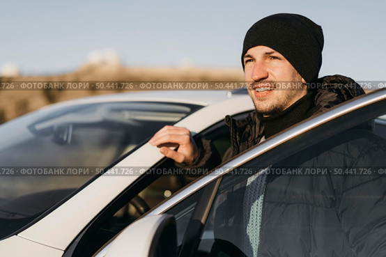 medium shot man with car. Стоковое фото, агентство Ingram Publishing / Фотобанк Лори